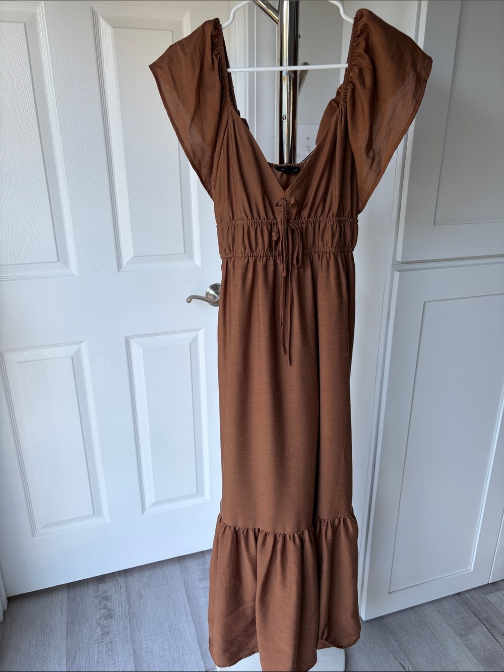 Blu Pepper Brown V-Neck Maxi Dress with Flutter Sleeves, Size S.